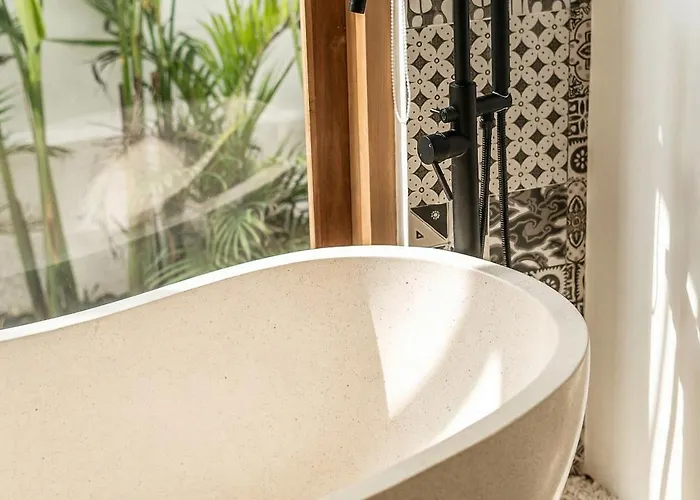 Casa Mira - Escape With Private Pool & Outdoor Lounge Villa